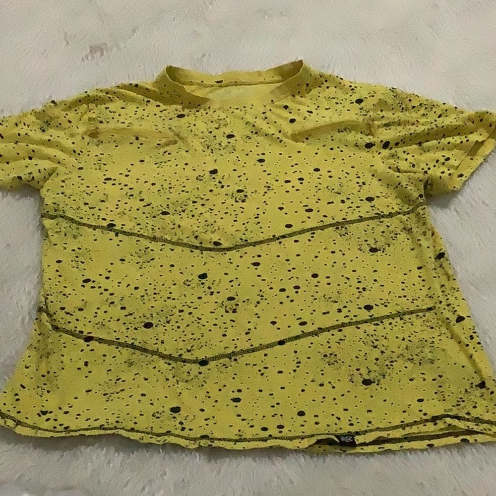 Raw yarn yellow black specks t shirt